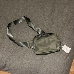 olive green lululemon everywhere belt bag!